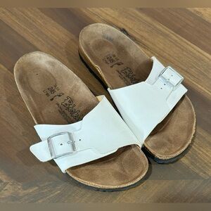 Birki's By Birkenstock Women's White One Strap Flip Flop Sandals! Size 38/US 7